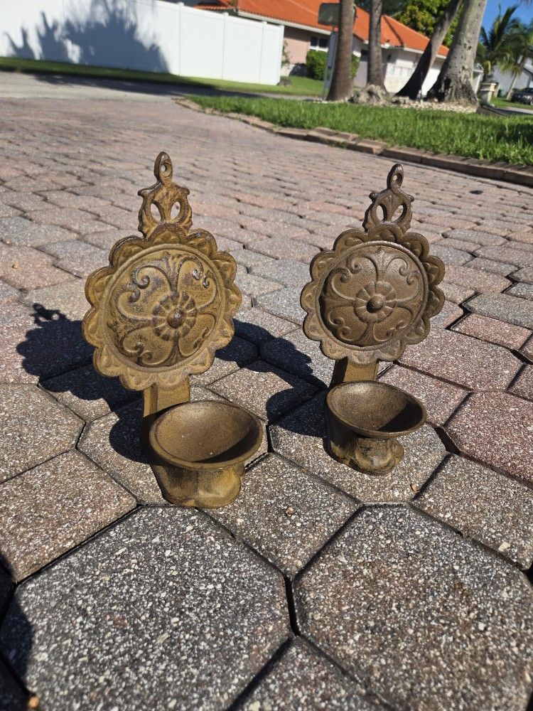 Vintage Cast Metal Candle Holder Wall Sconce Scalloped Floral Design (2)