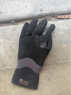 Bare diving gloves. 5mm Ultrawarmth Glove—please note: this is for the left hand only, not a pair.