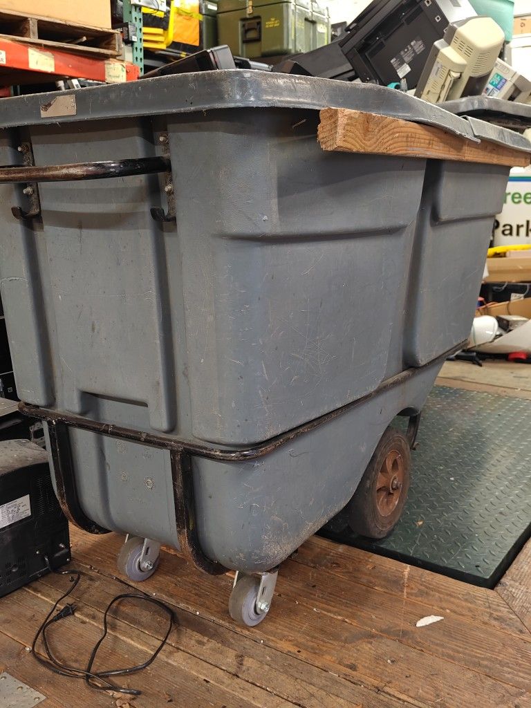 Utility Tilt Trucks