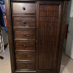 Dresser & 2 Nightstands 