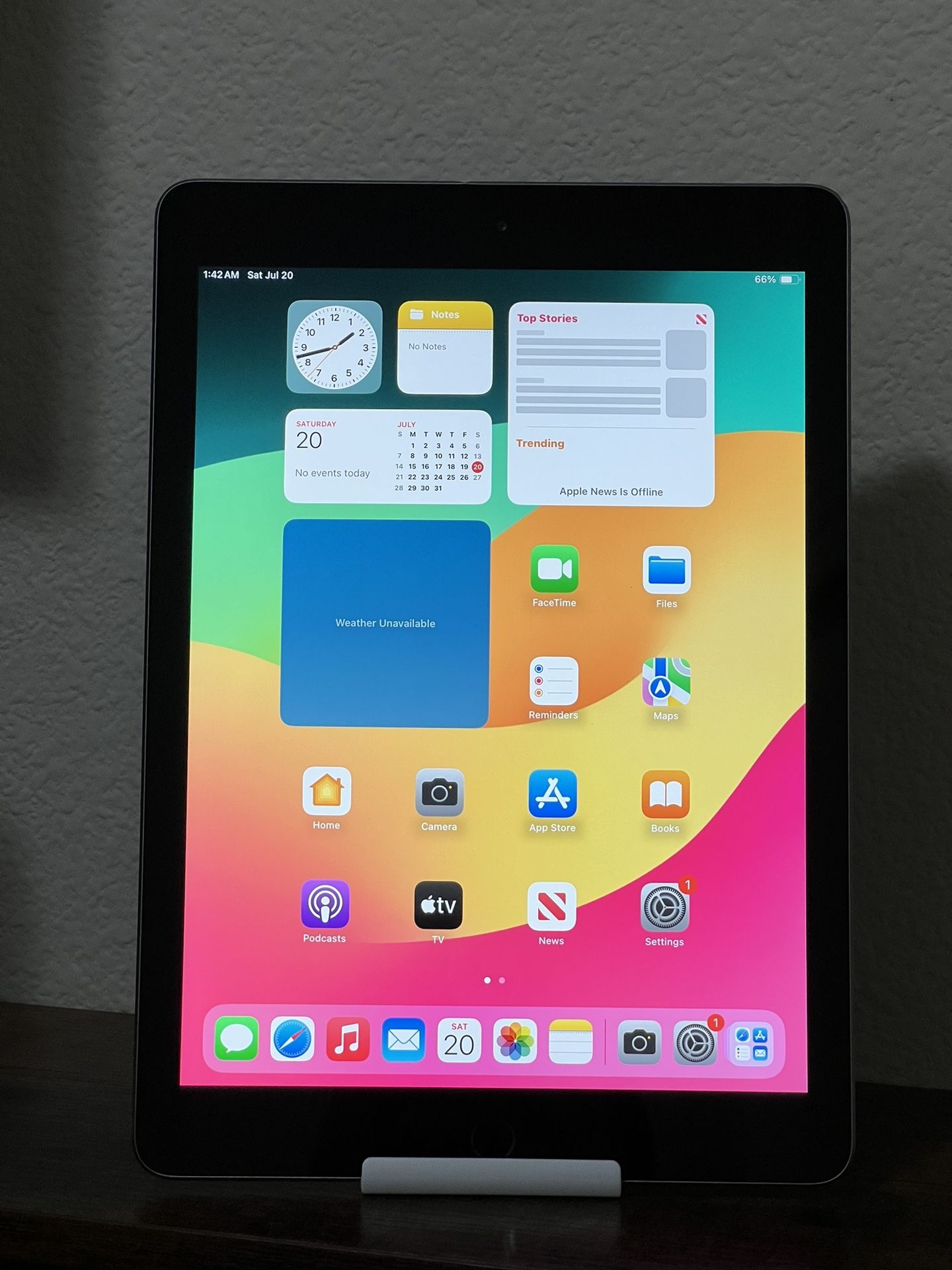 Apple iPad 6th Generation A1893 9.7in Wi-Fi Only 2GB RAM 32GB - Space Gray