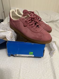 Men’s Pumas Size 9.5