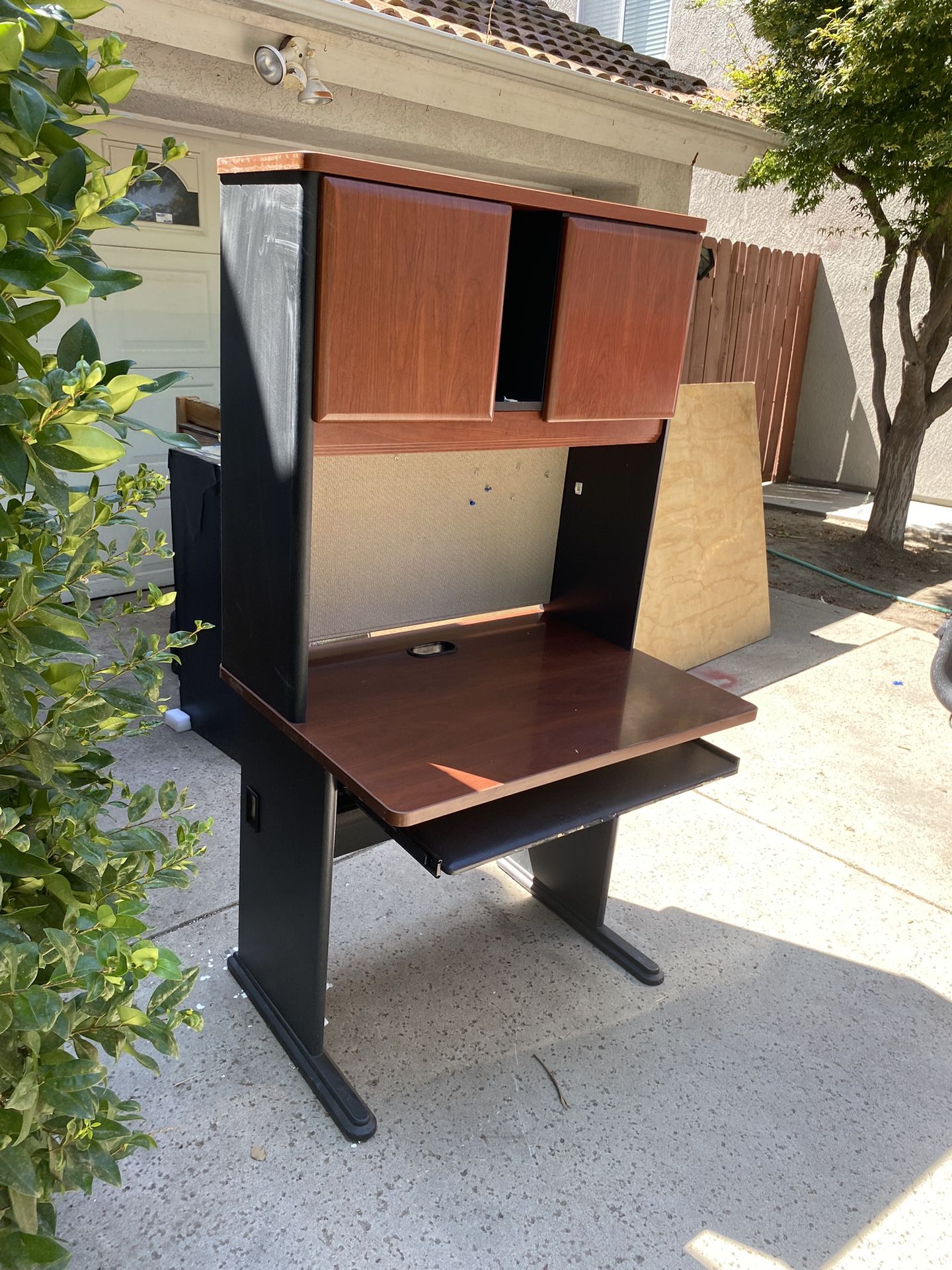 office or student desk , very sturdy professional desk worh hutch built in