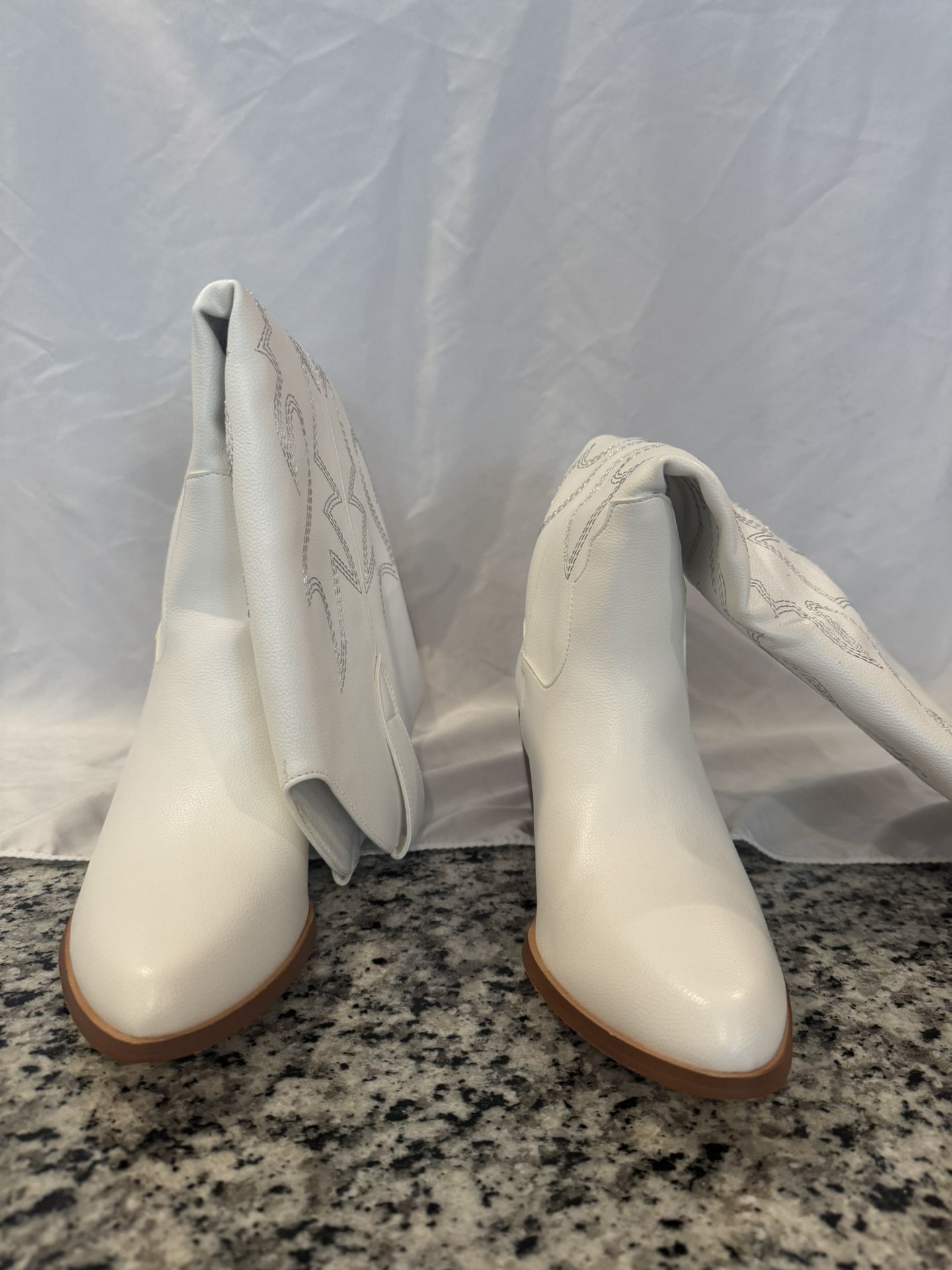Women’s White Cowboy Boots Size 7.5 - New Silver Stitched Western Style