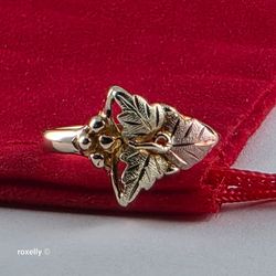 10K Yellow and Rose Gold Black Hills Leaves Ring Size 3, Solid Gold!/ Anillo de Oro Black Hills! 👌🎁Post Tags: 10k 14k