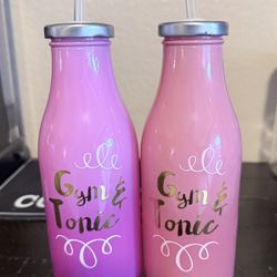 Glass Cups With Straws. 