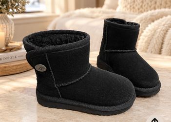 Black UGG mini boots #ugg #boots kids size 7 used but good condition