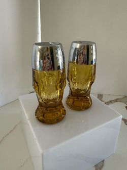 Vtg Anchor Hocking Georgian Amber Glass Salt and Pepper Shakers