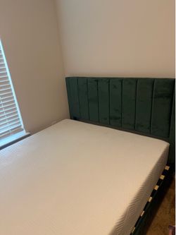 Queen size upholstered bed w/ 10” gel memory foam mattress