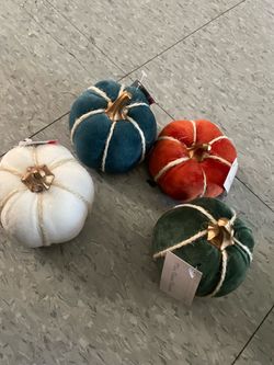 Set of 4 Velvet Decorative Pumpkins