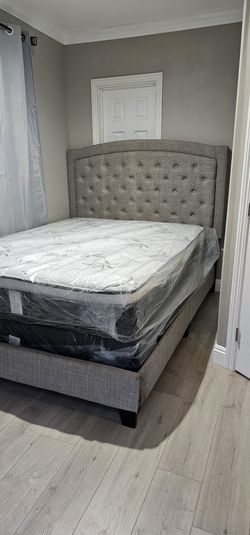 Queen Pillow Top And Box Spring NeW!