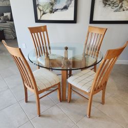 Round Solid Glass Table And Chairs