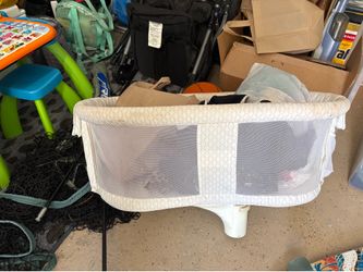 FREE HALO BassiNest Swivel Sleeper Premiere Series Bassinet
