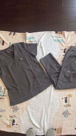 FIGS scrub set