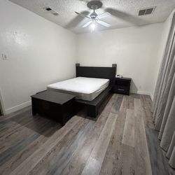 Bedroom Set With Chest And 2 Nightstands