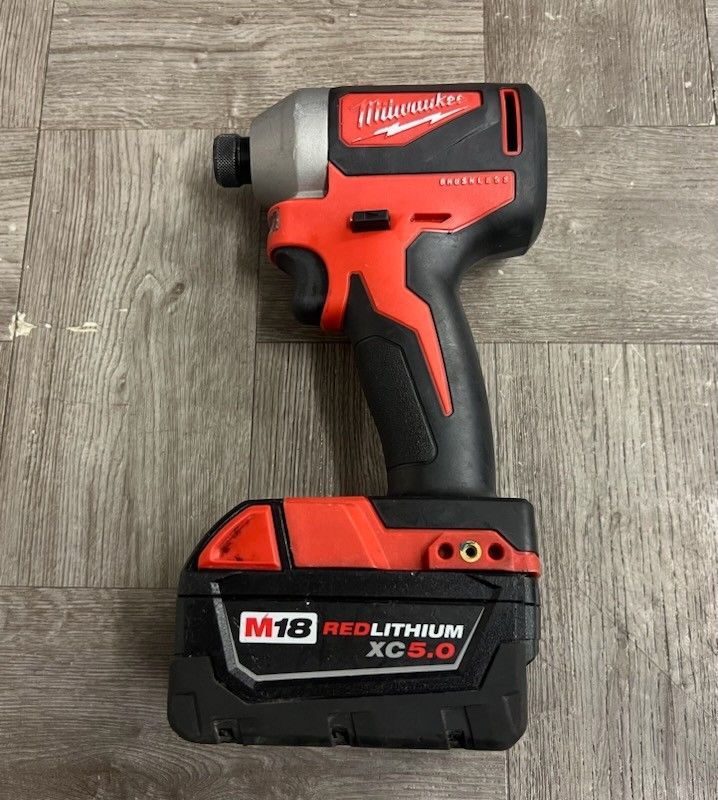 Milwaukee (2650-20) M18 18-Volt Impact Driver With 5AH Battery