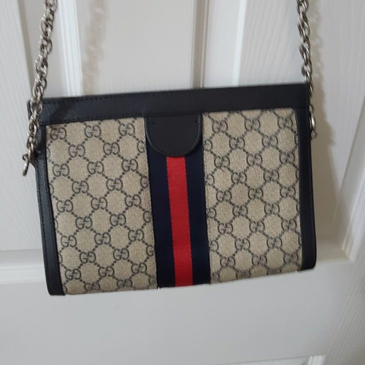 GUCCI HANDBAG MAGNETIC CLICK CLOSURE