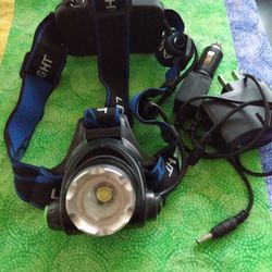 LED HEADLIGHT FRONT SUPER BRIGHT 2500 LUMES  W/ZOOM WATERPROOF RECHARGEABLE 2 CHARGER