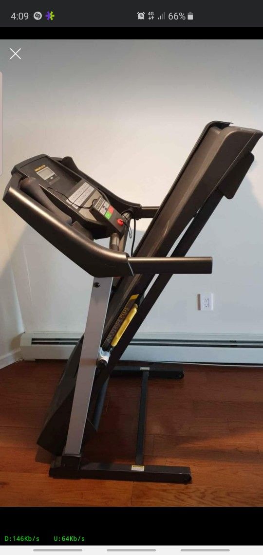 Treadmill Gold's gym air stride plus cushioning