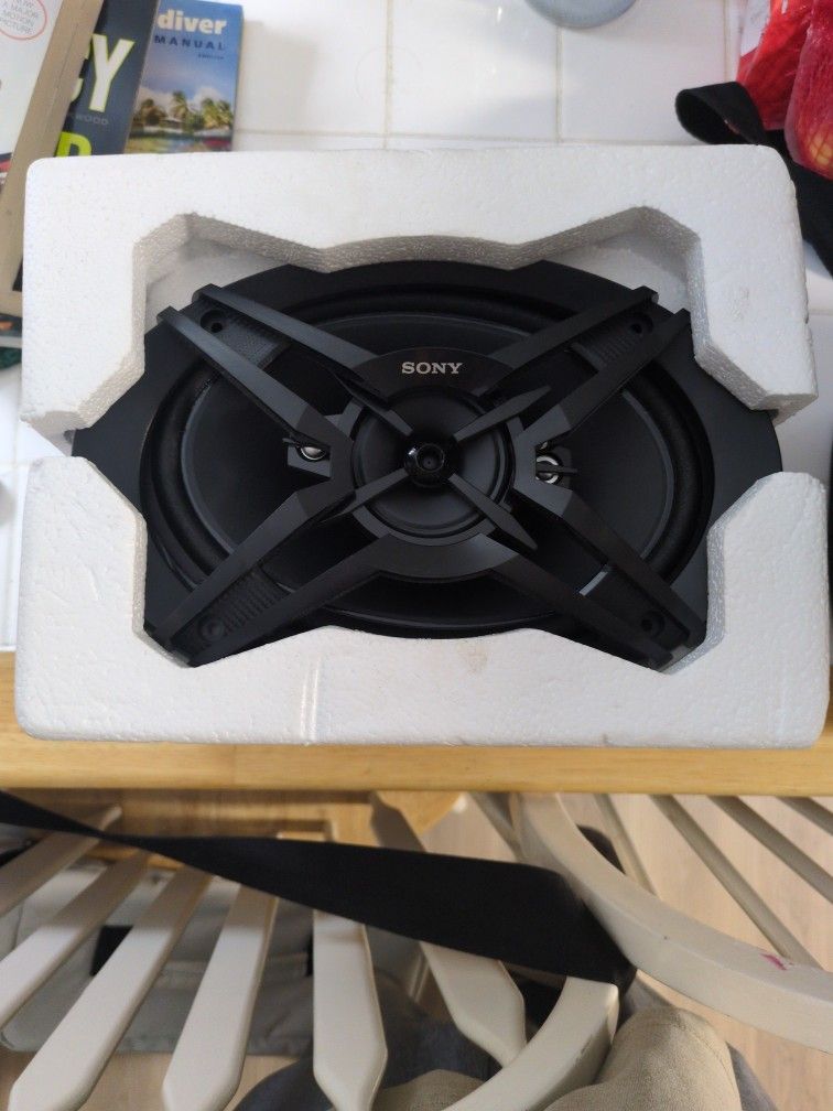 Sony XS-FB693E 6 X 9 Inches Coaxial 3-Way Speaker