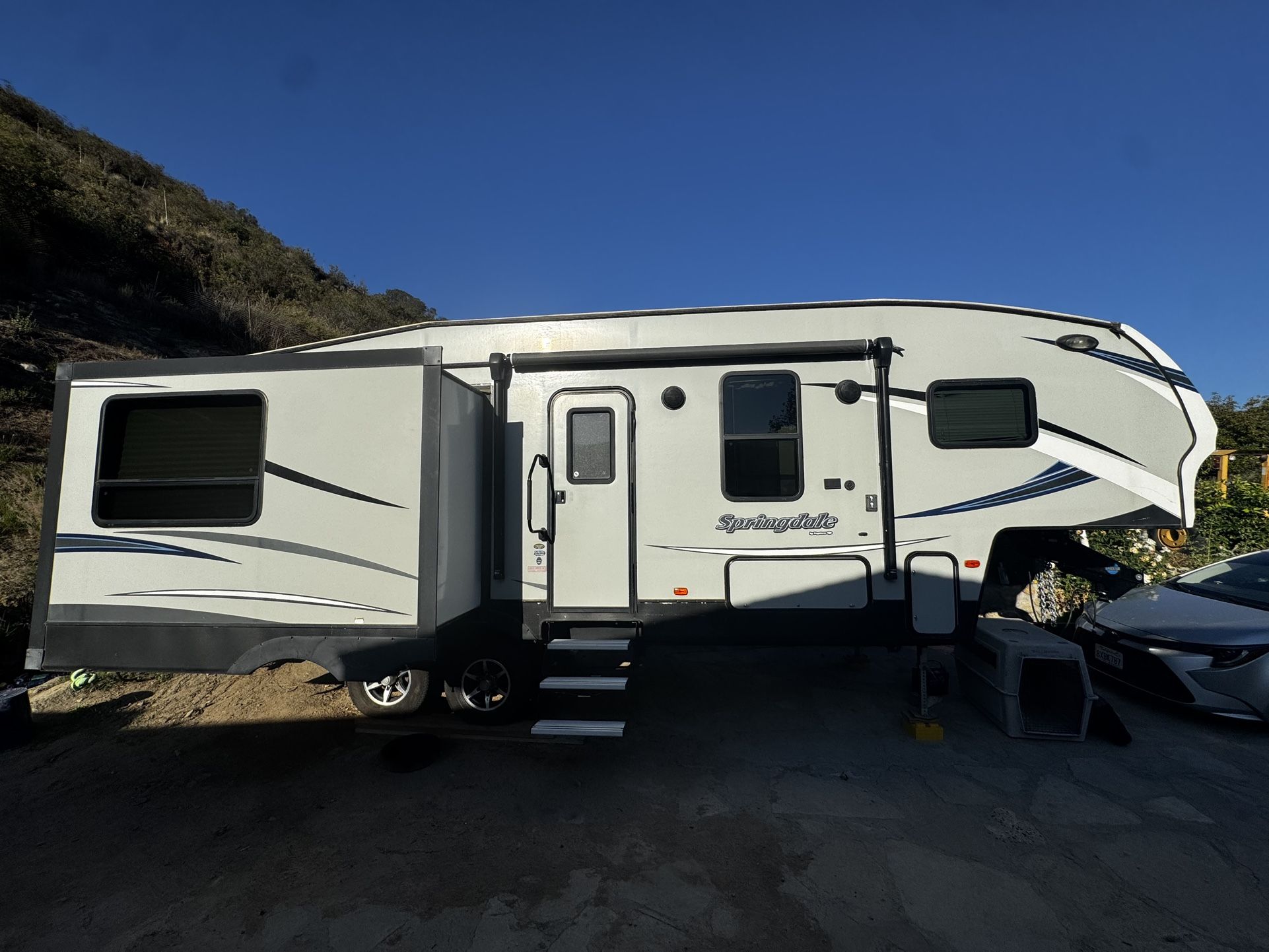 2018 Keystone Springdale 5th wheel trailer