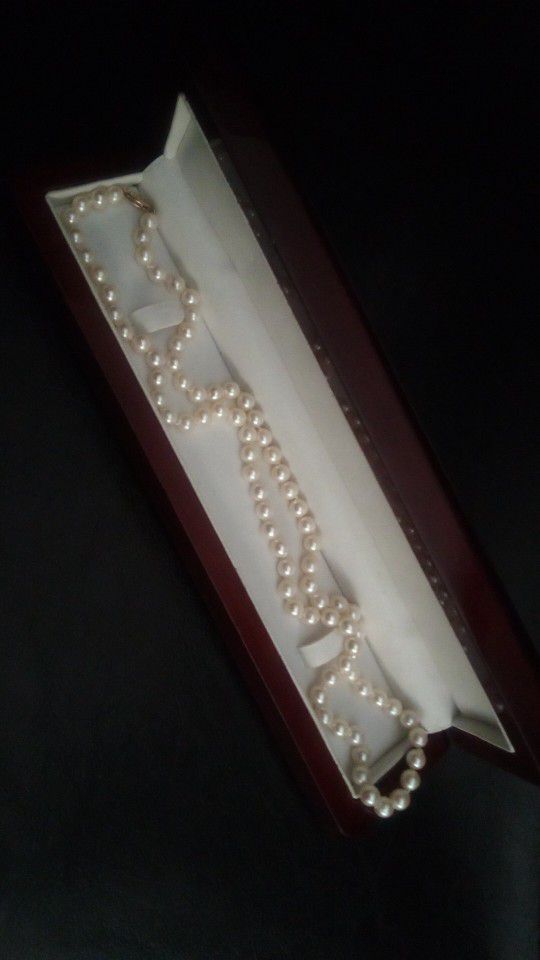 14 Kt Queen Pearls 