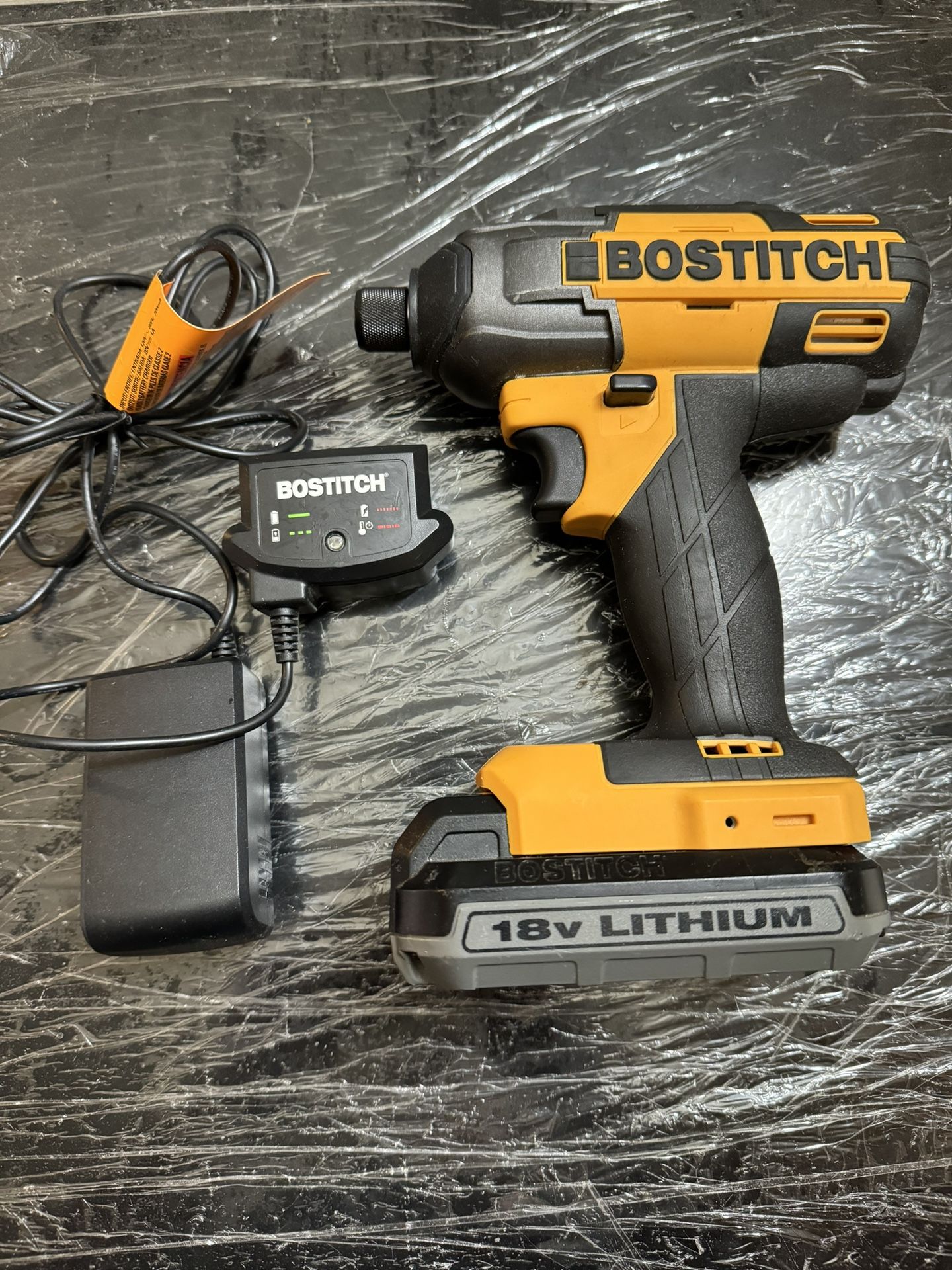 Bostitch 1/4" Hex Chuck Impact Driver Kit w 18V Battery and Charger.