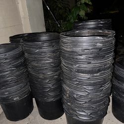 6.08 Gallon Black Plant Pot