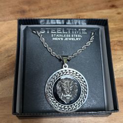 New In Box Mens Necklace With Lions Pendant 