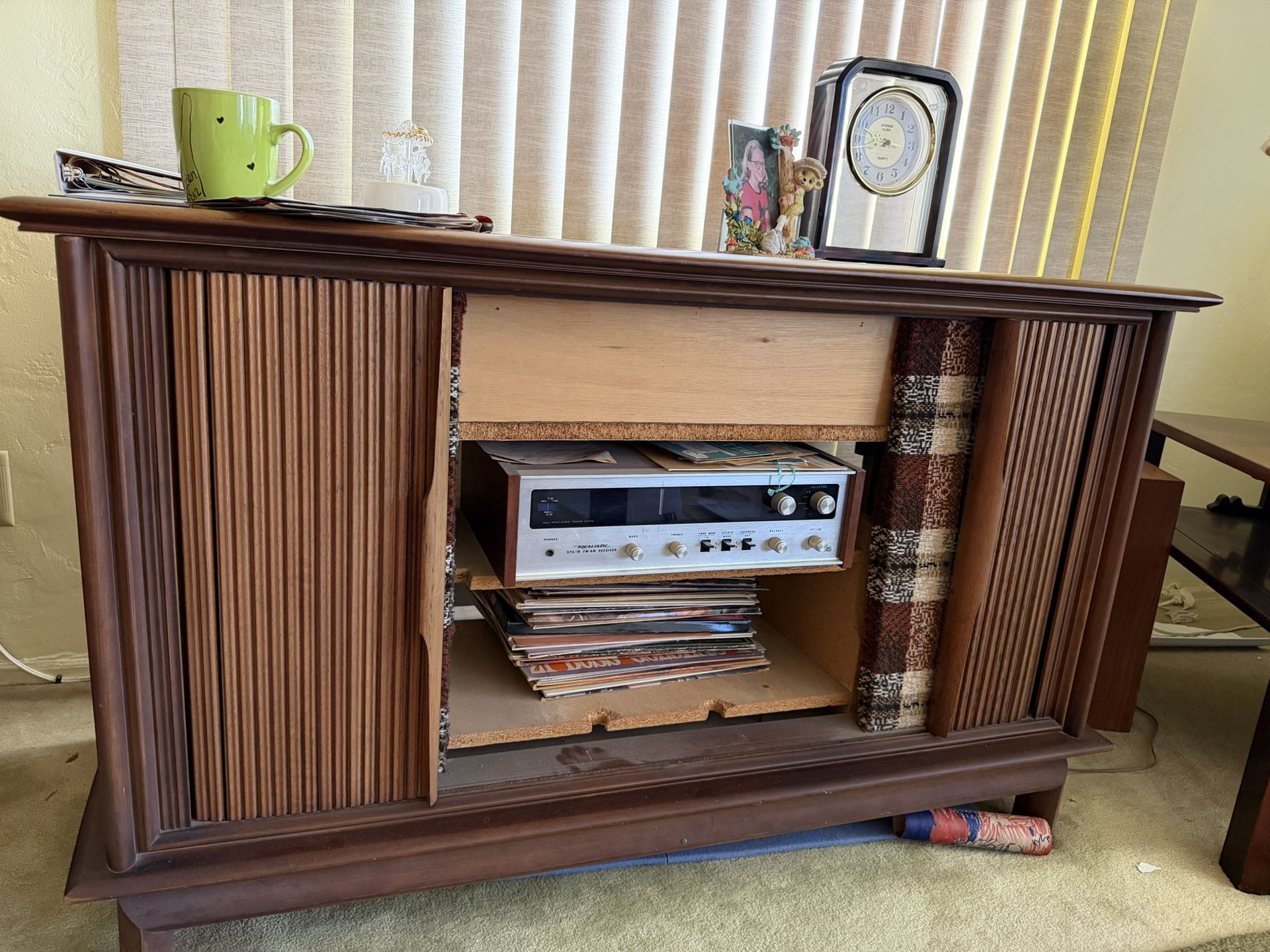 Wood Stereo Console w/ Receiver, Speakers, and Vinyl Records