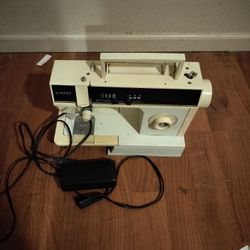 Singer Sewing Machine 