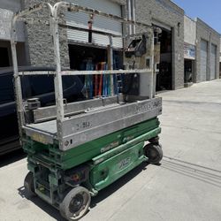 JLG Scissor Lift 