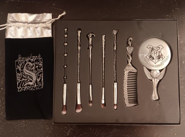 NWOT Harry Potter Wizard/Witch Wands Makeup Brush Gift Set By Storybook Cosmetics 