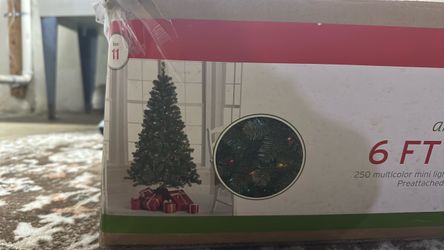6ft lit tree