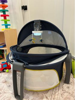 Fisher-Price Portable Baby Bassinet and Play Space Deluxe On-the-Go Projection Dome with Lights Music and Canopy