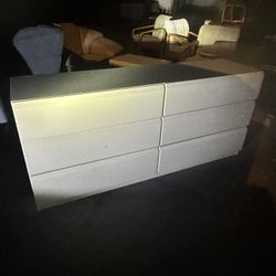 Vintage Lanes 6 Drawer Dresser And 2 Night Stands And Queen Headboard.