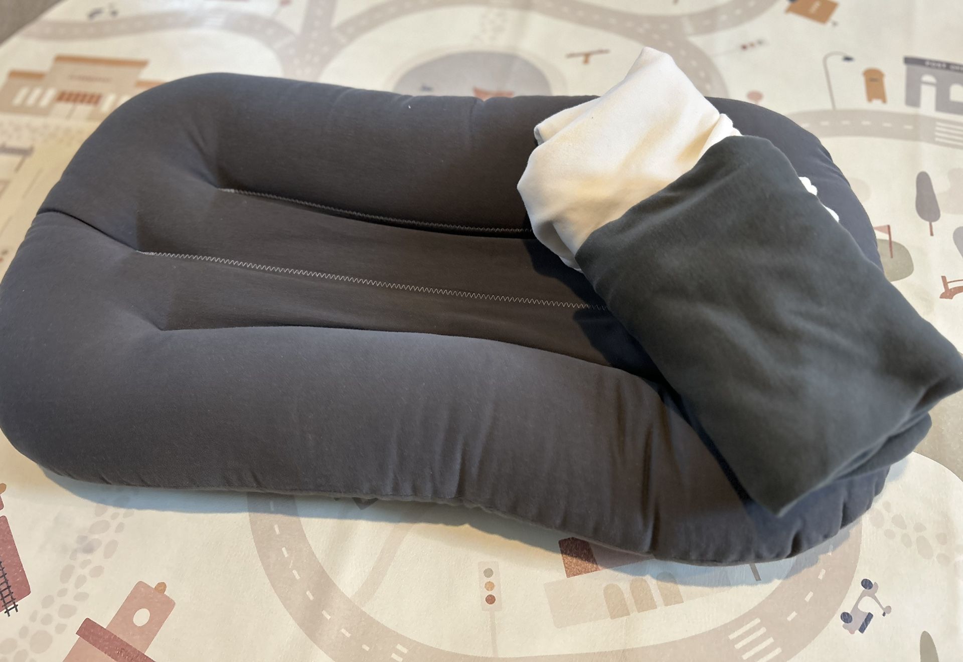 Like New Snuggle Me Lounger