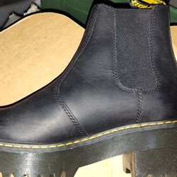Women's Size 7 Doc Martens 