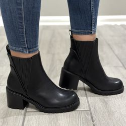 WOMEN BLACK BOOTIE