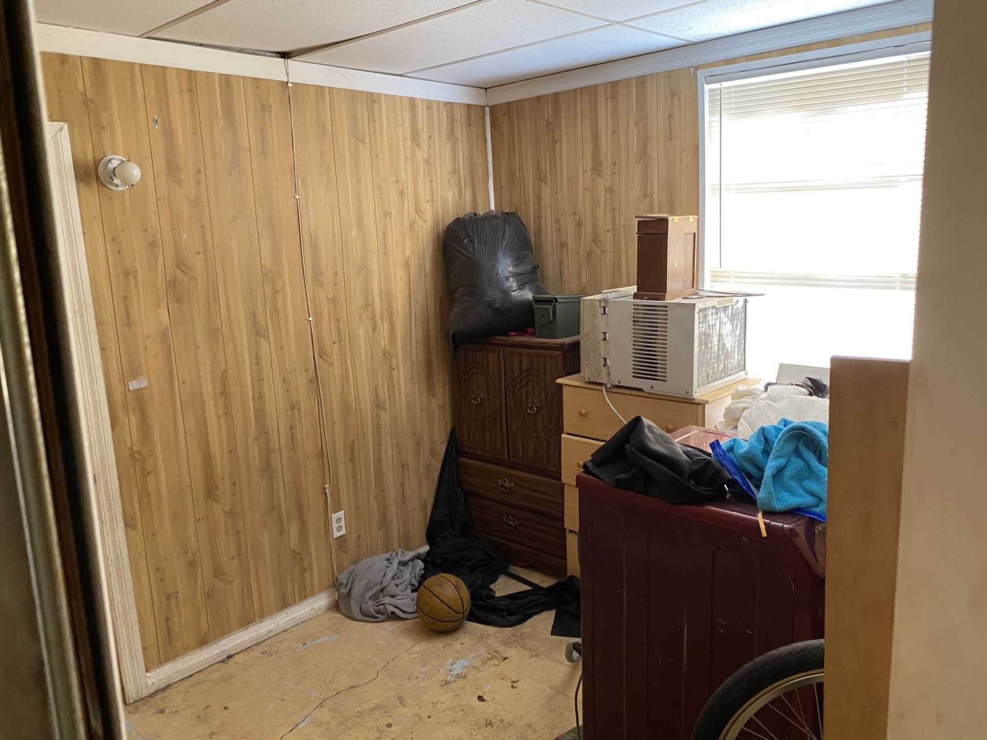 2/1 mobile home for sale. Last house of 3 on a Private road. You own