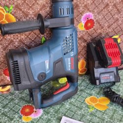            BOSCH 
PROFACTOR  18-VOLT  LITHIUM-ION BRUSHLESS CORDLESS  8-AMP  1-9/16  IN.  SDS MAX  VARIABLE SPEED  ROTARY HAMMER KIT 