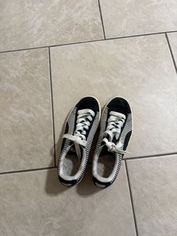 Striped Pumas - Women’s sneakers size 6.5