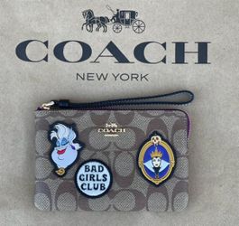 Disney X Coach Small Wristlet, Special Edition, New/Nueva