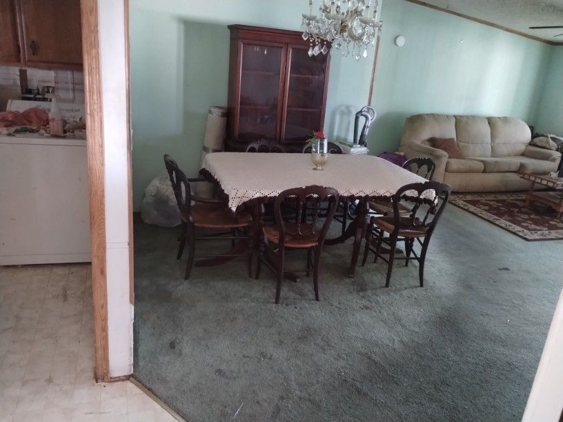 Fold Out Dining Table +6 Chairs