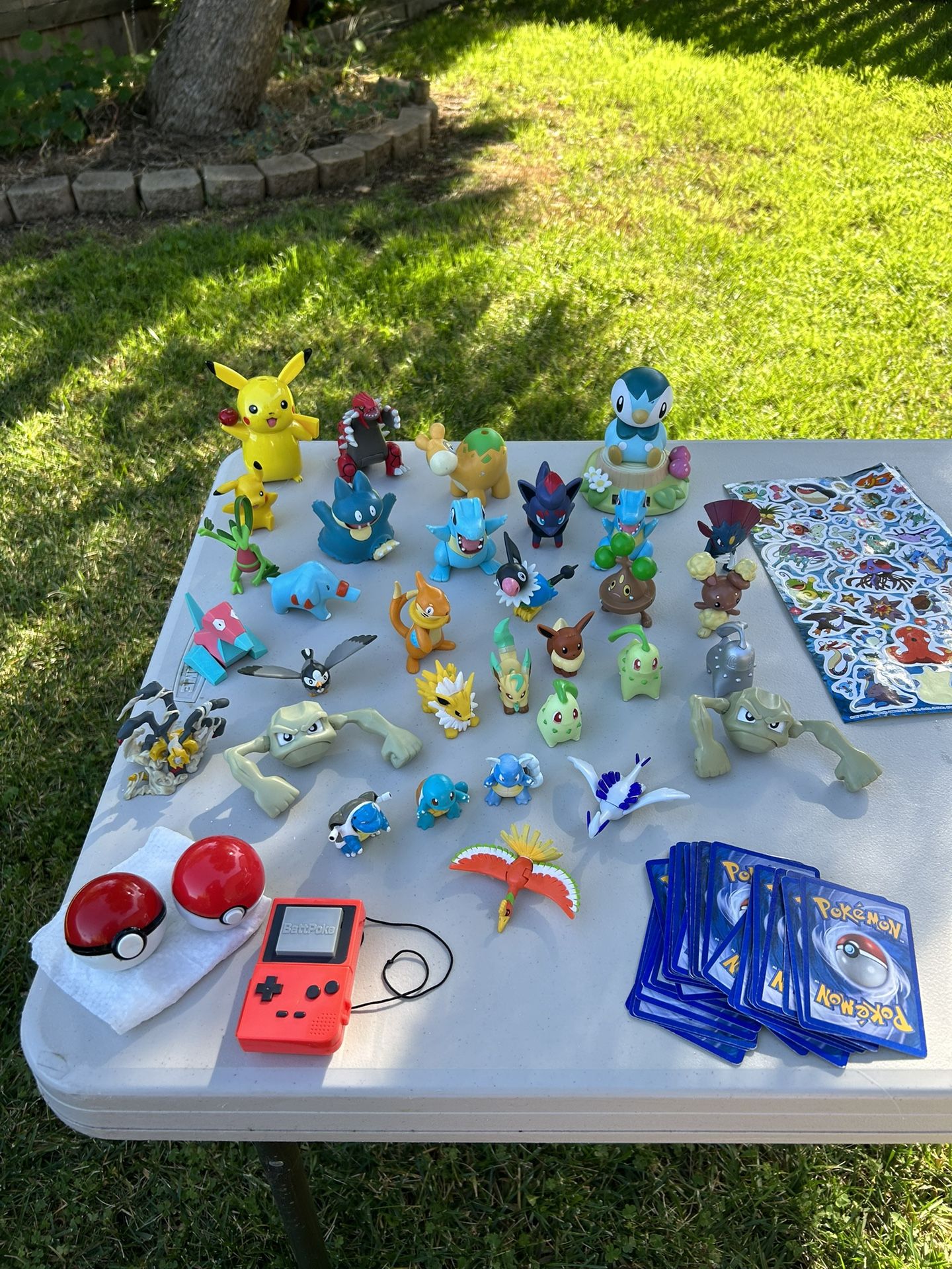 Pokémon Collection: Figurines, Cards, Etc.