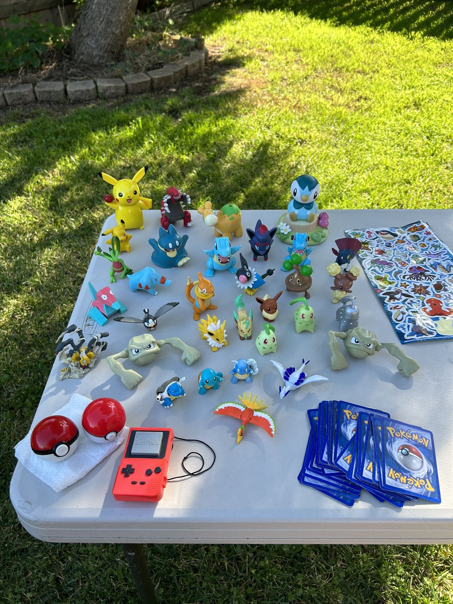 Pokémon Collection: Figurines, Cards, Etc. 