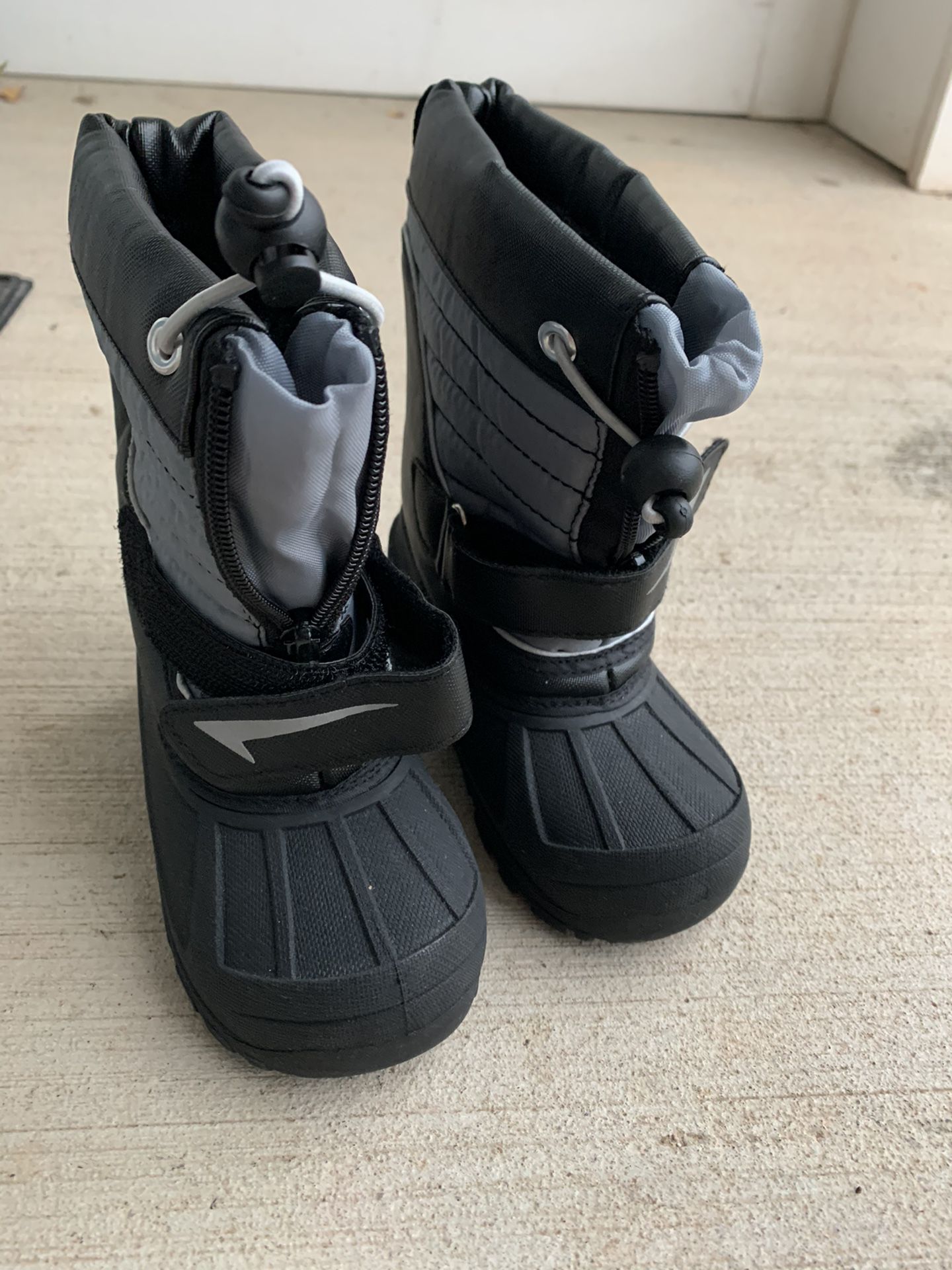 Snow boots Age 2-3 years, size 8