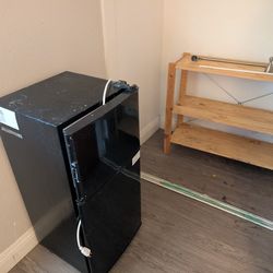 Mini fridge Like New