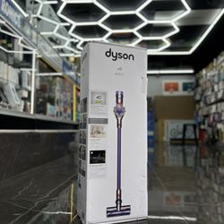 Dyson V8 Extra Cordless Vacuum (Take It Home In Payment/ llévatelo a casa en pagos) 