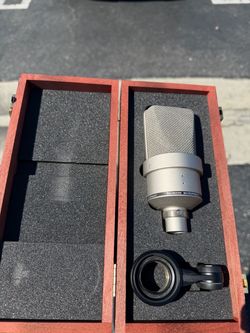 Neuman tlm 103 microphone